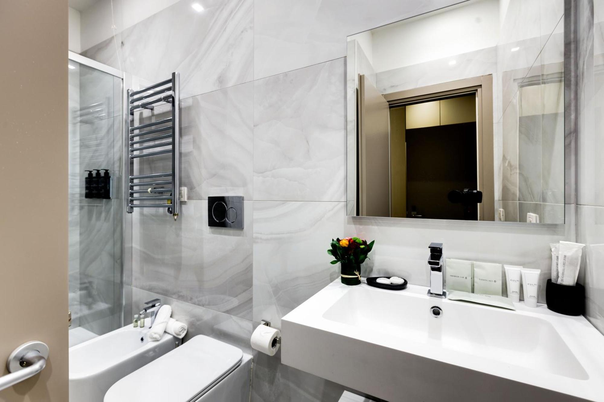 เปียซซา ฟาร์เนเซ ลักชัวรี สวีท Bed & Breakfast โรม ภายนอก รูปภาพ
