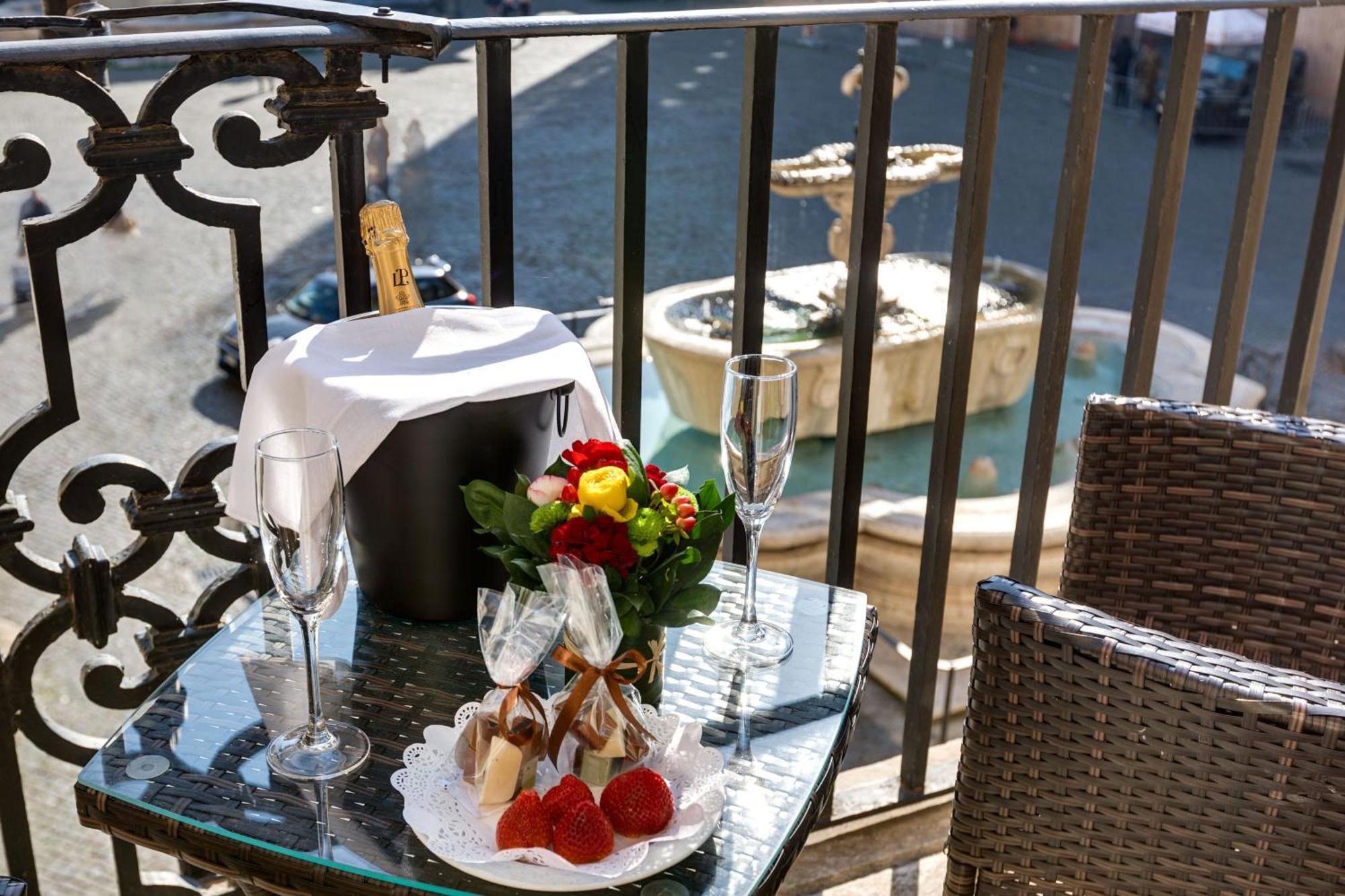เปียซซา ฟาร์เนเซ ลักชัวรี สวีท Bed & Breakfast โรม ภายนอก รูปภาพ
