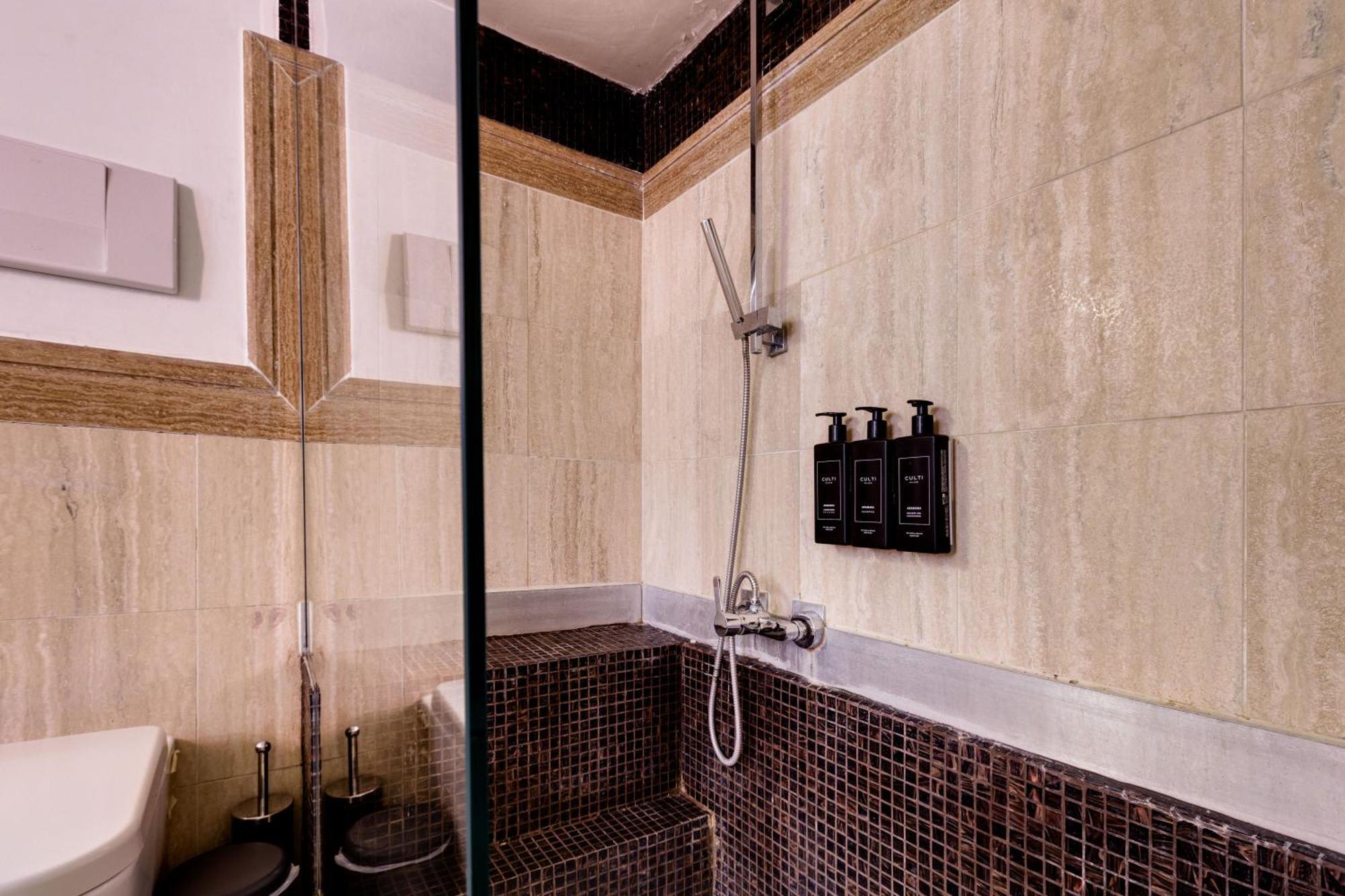 เปียซซา ฟาร์เนเซ ลักชัวรี สวีท Bed & Breakfast โรม ภายนอก รูปภาพ