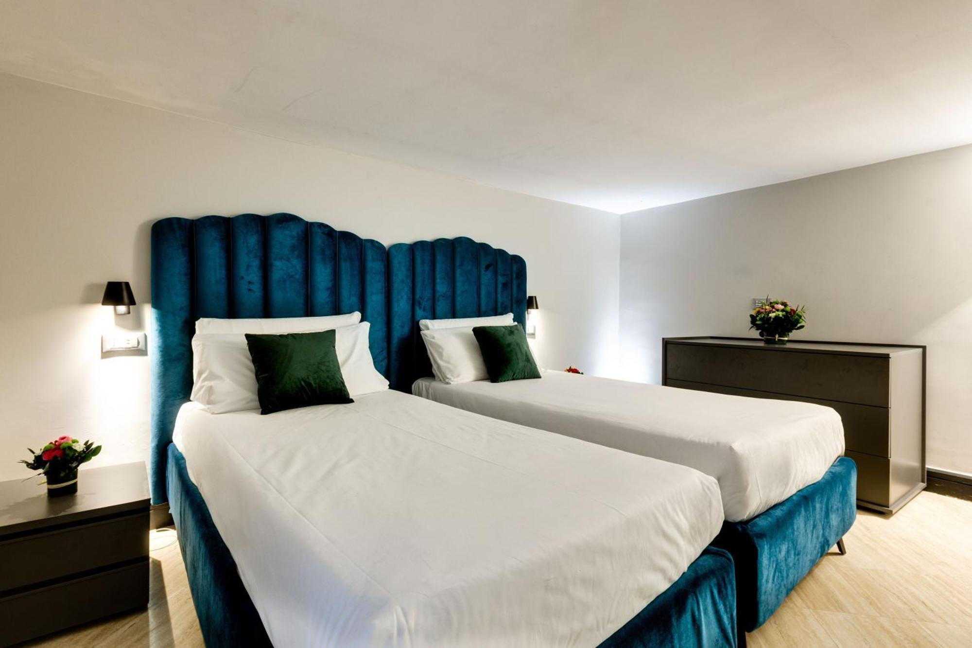 เปียซซา ฟาร์เนเซ ลักชัวรี สวีท Bed & Breakfast โรม ภายนอก รูปภาพ