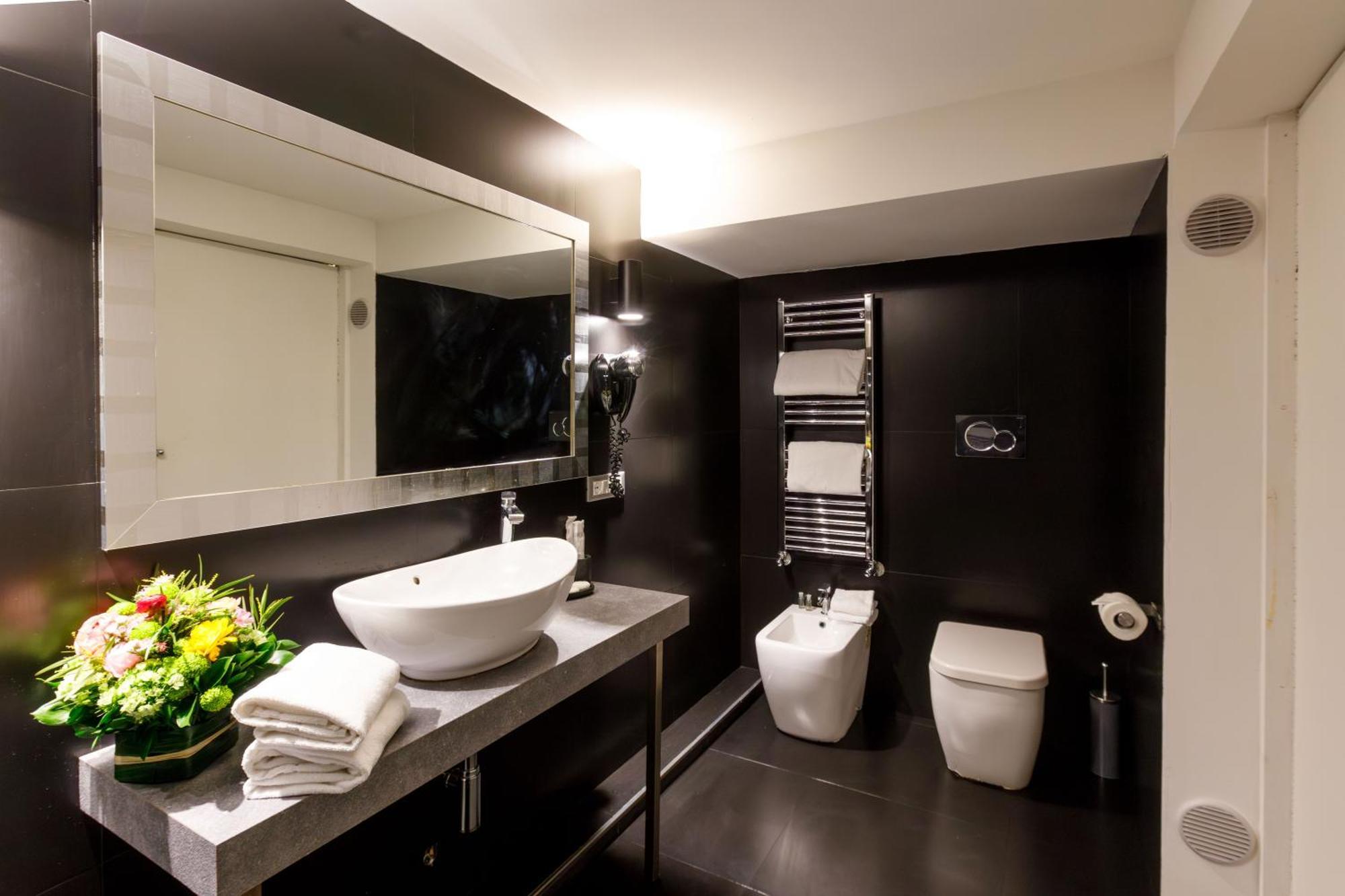 เปียซซา ฟาร์เนเซ ลักชัวรี สวีท Bed & Breakfast โรม ภายนอก รูปภาพ