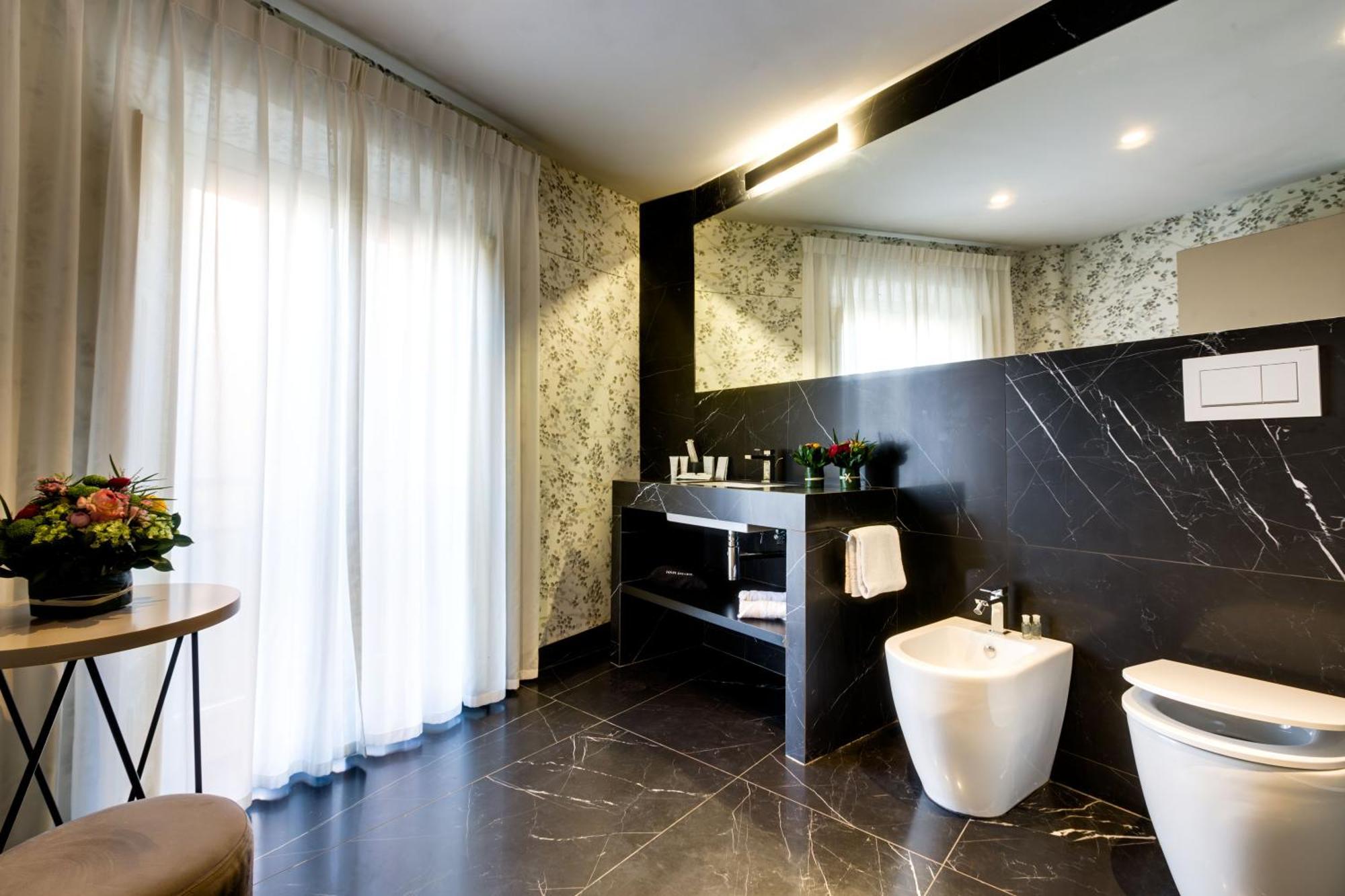 เปียซซา ฟาร์เนเซ ลักชัวรี สวีท Bed & Breakfast โรม ภายนอก รูปภาพ