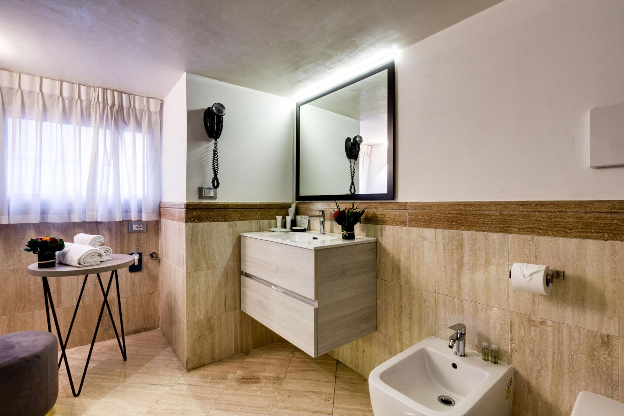 เปียซซา ฟาร์เนเซ ลักชัวรี สวีท Bed & Breakfast โรม ภายนอก รูปภาพ