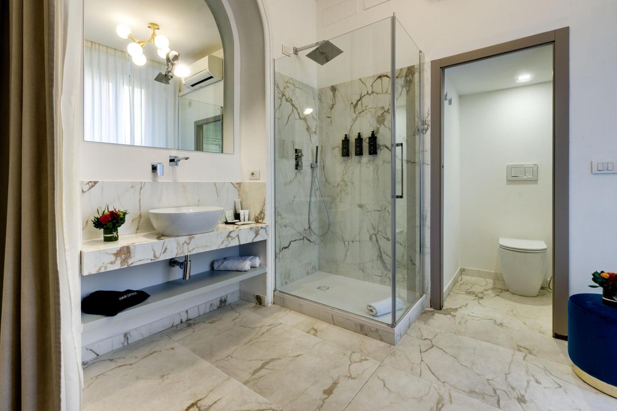 เปียซซา ฟาร์เนเซ ลักชัวรี สวีท Bed & Breakfast โรม ภายนอก รูปภาพ