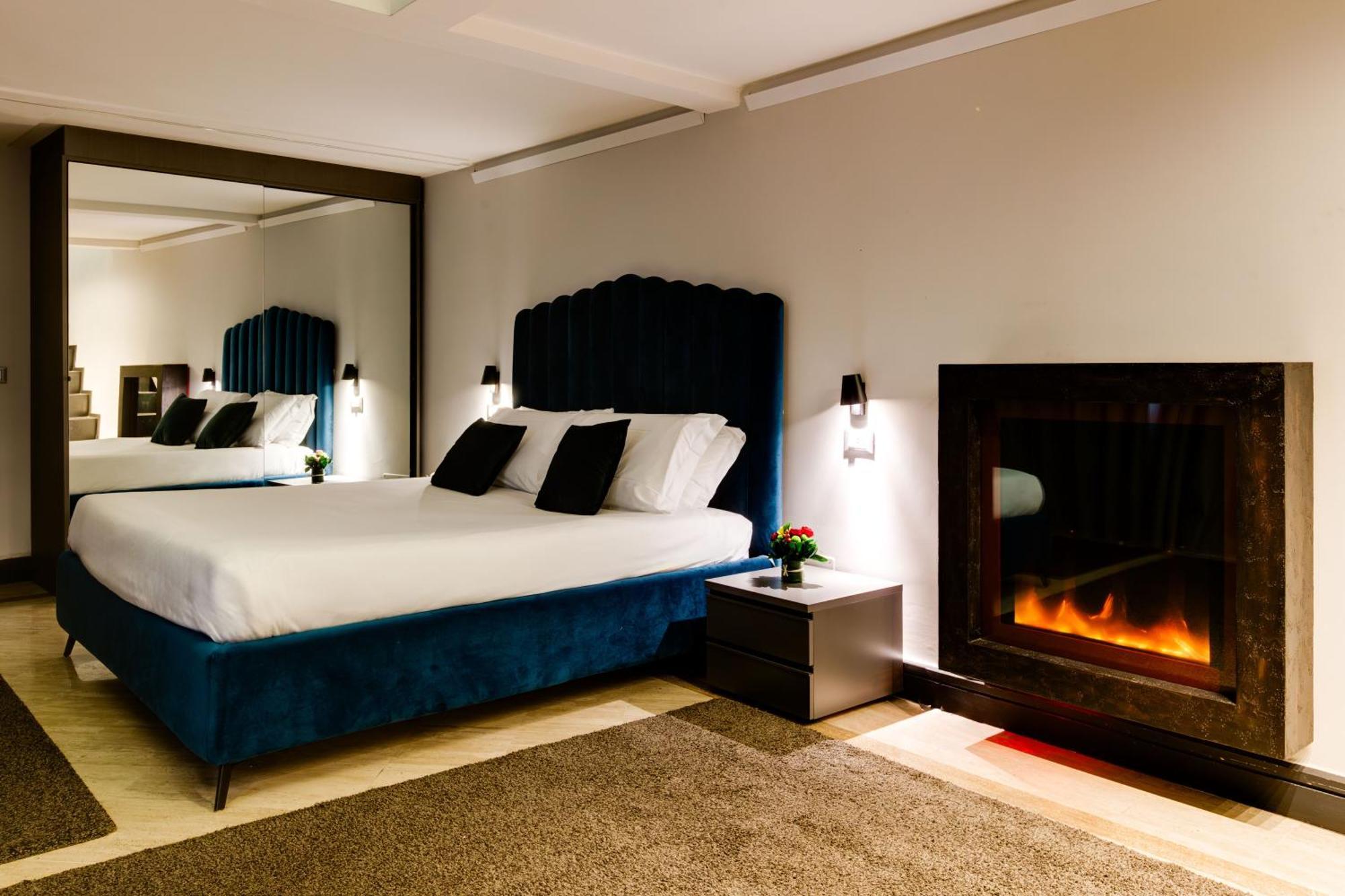 เปียซซา ฟาร์เนเซ ลักชัวรี สวีท Bed & Breakfast โรม ภายนอก รูปภาพ