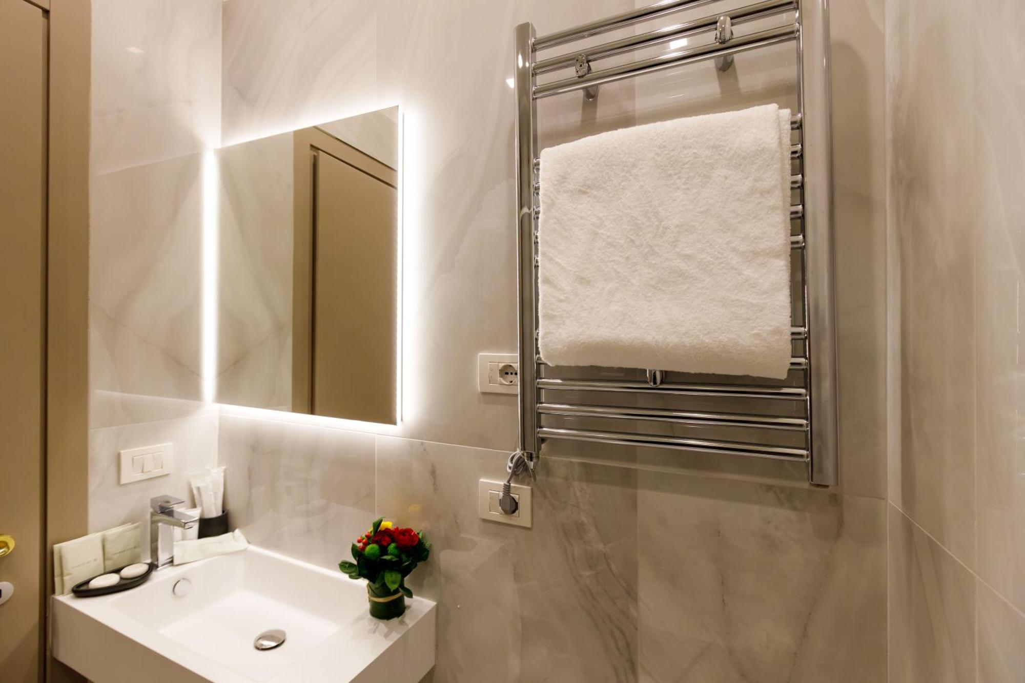 เปียซซา ฟาร์เนเซ ลักชัวรี สวีท Bed & Breakfast โรม ภายนอก รูปภาพ