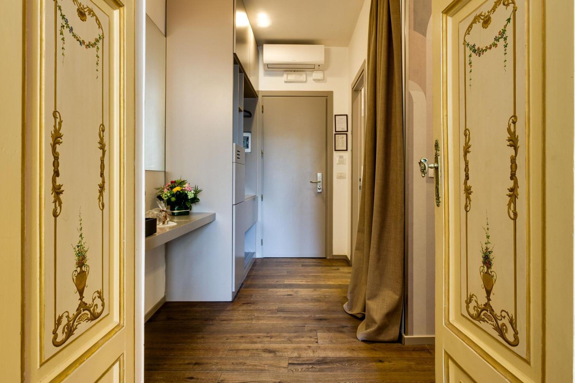เปียซซา ฟาร์เนเซ ลักชัวรี สวีท Bed & Breakfast โรม ภายนอก รูปภาพ