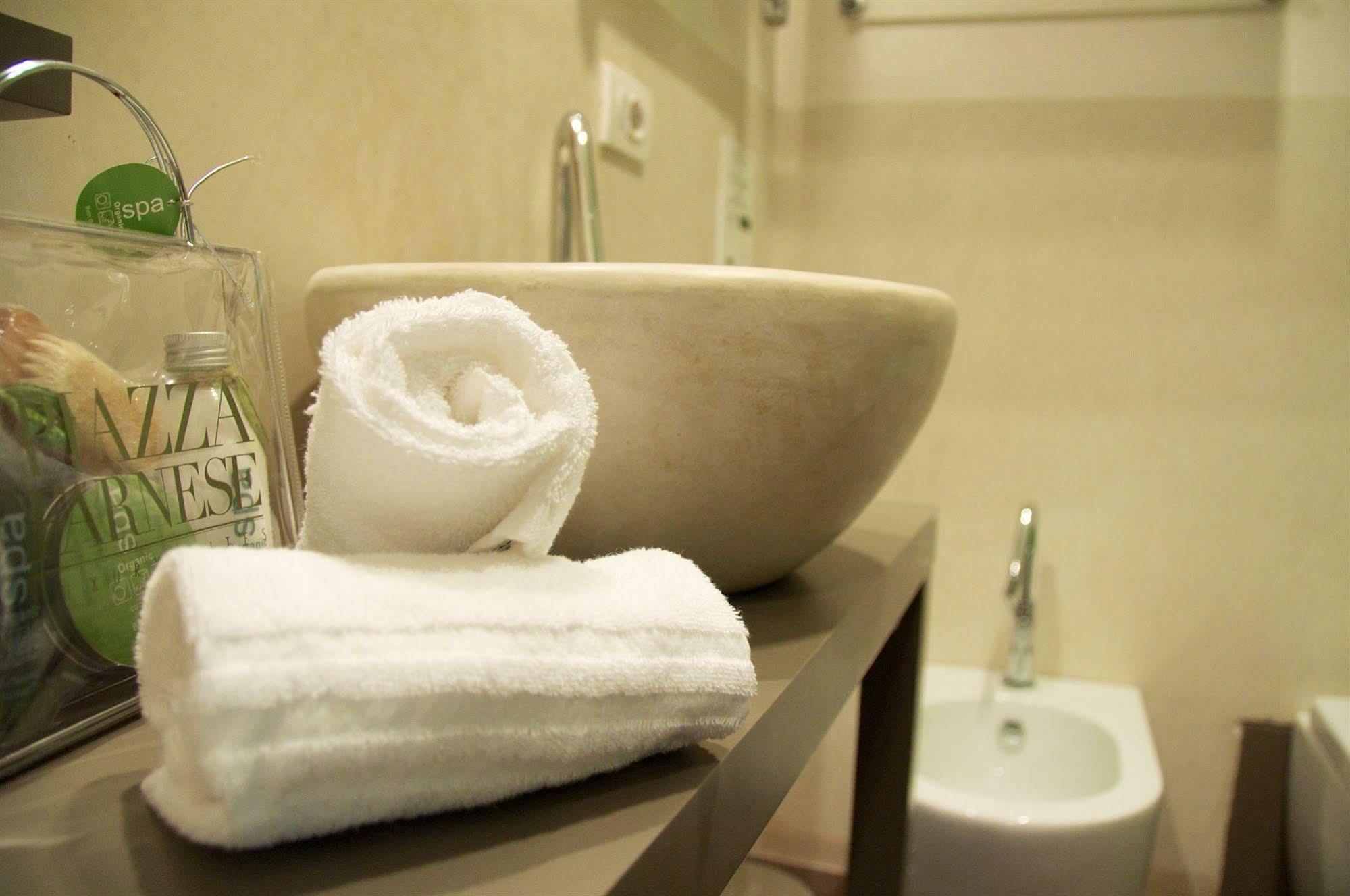 เปียซซา ฟาร์เนเซ ลักชัวรี สวีท Bed & Breakfast โรม ภายนอก รูปภาพ