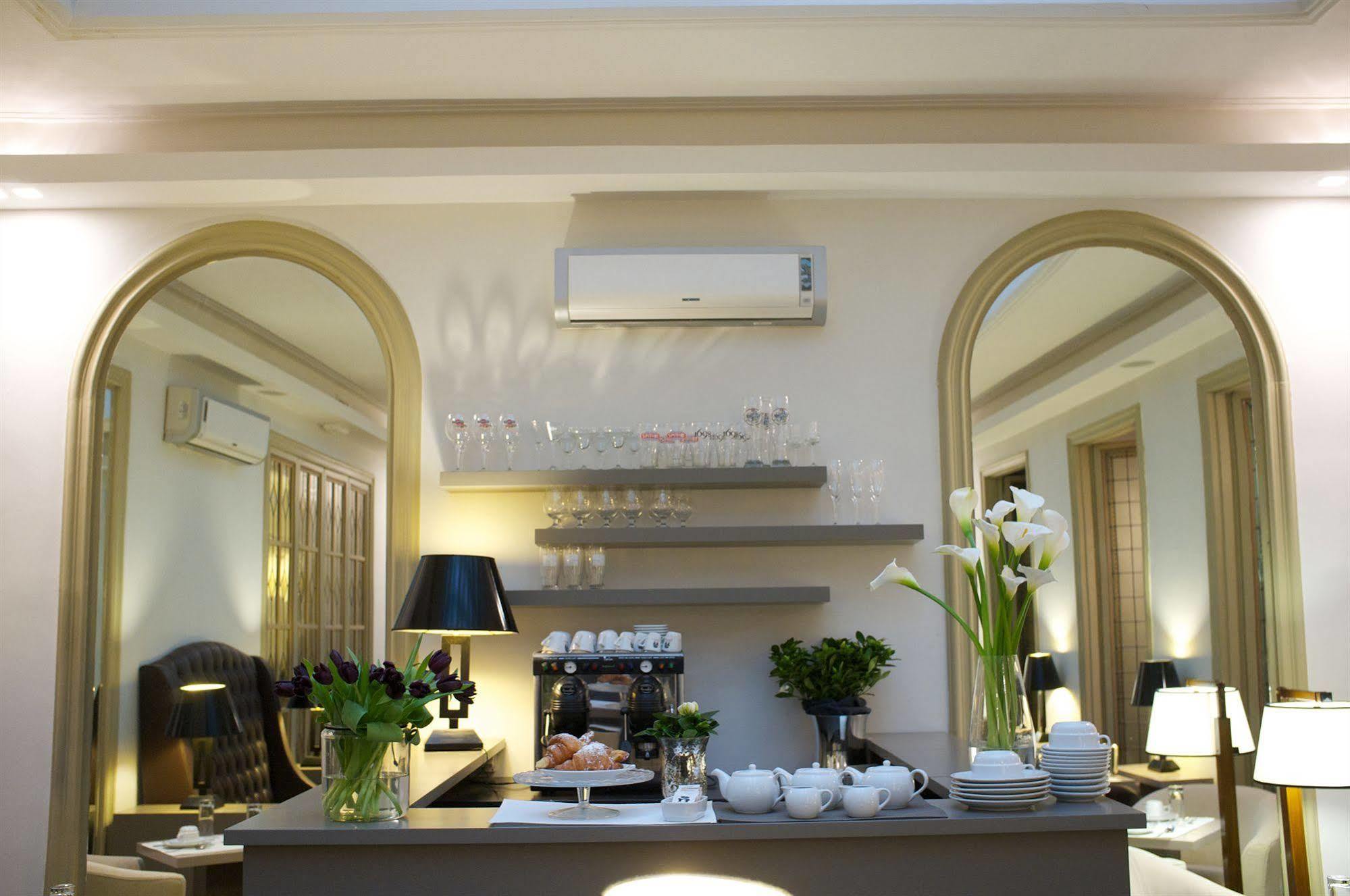 เปียซซา ฟาร์เนเซ ลักชัวรี สวีท Bed & Breakfast โรม ภายนอก รูปภาพ